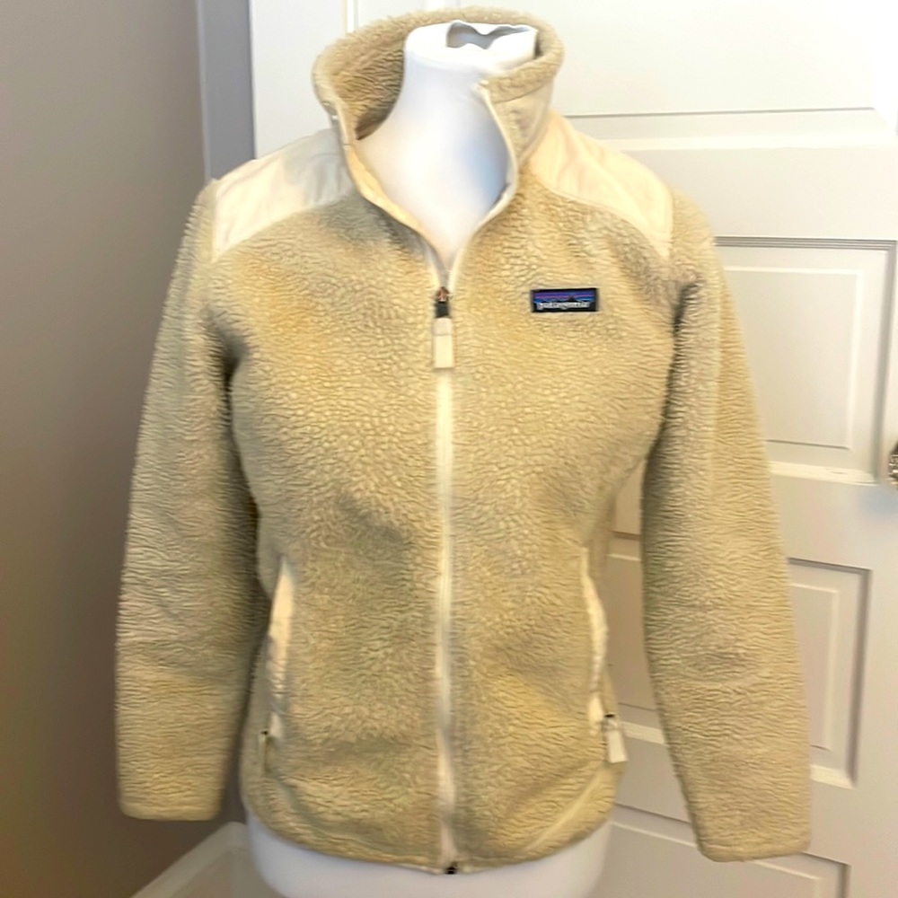 Used Good Condition Women’s Cream Colored Patagonia Jacket size small